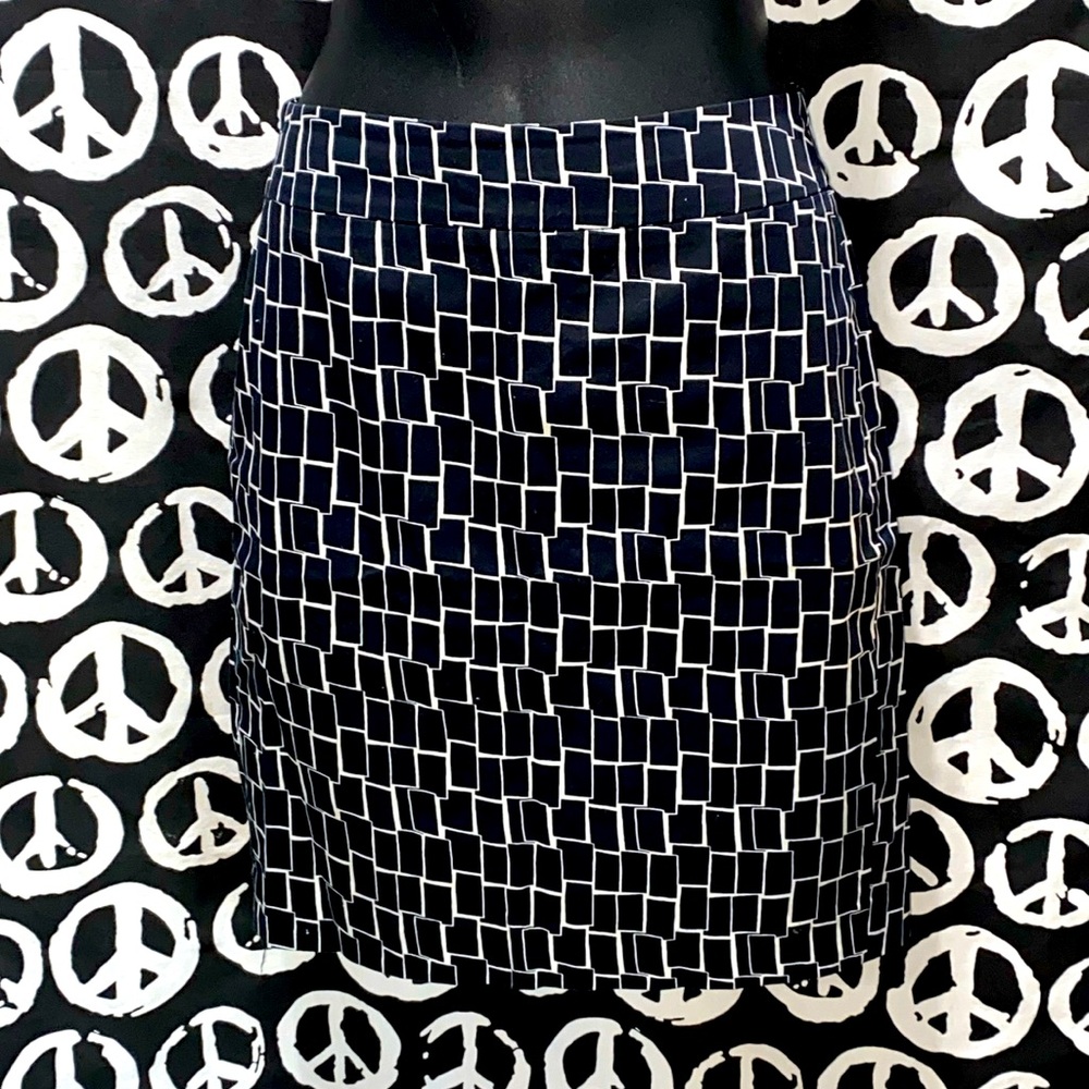 ANN TAYLOR PETITE BLACK/WHITE GEOMETRIC MIDI SKIRT SZ 00P
